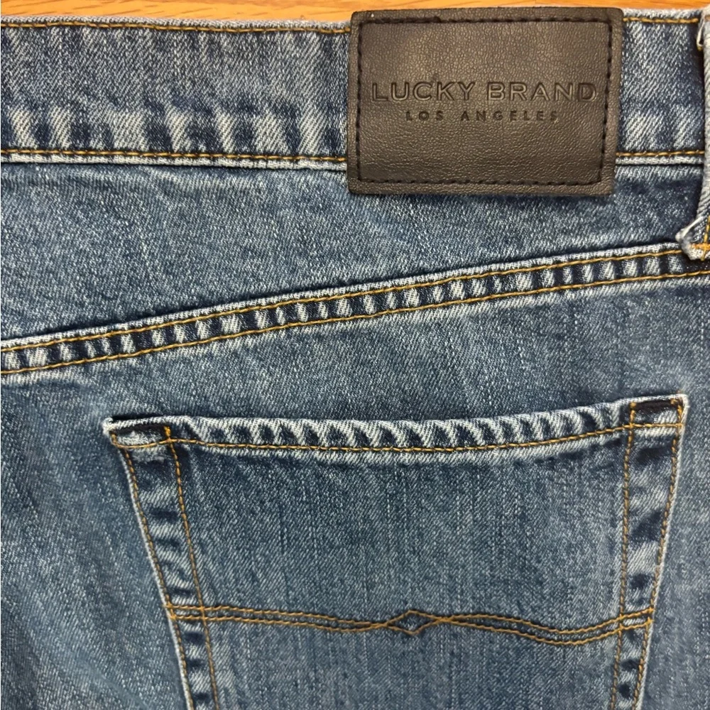 Lucky Brand jeans   121 Slim Straight men’s Size 38x32